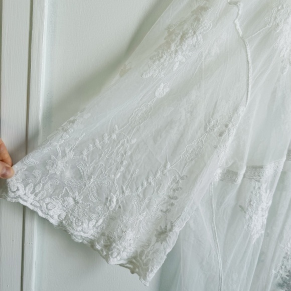 Elegant Sheer Lace Robe - White - Picture 10 of 12